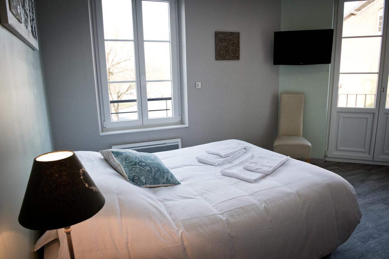 Logis Hotel Restaurant Le Relais Fleuri Vervins 外观 照片