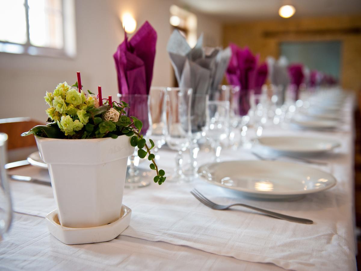 Logis Hotel Restaurant Le Relais Fleuri Vervins 外观 照片