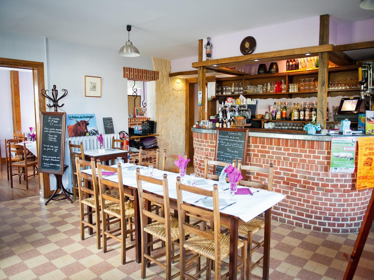 Logis Hotel Restaurant Le Relais Fleuri Vervins 外观 照片